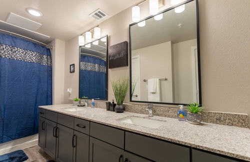 Rowlett Apartment | Cozy King Bed Suite Near the lake. Free Parking & W/D - B