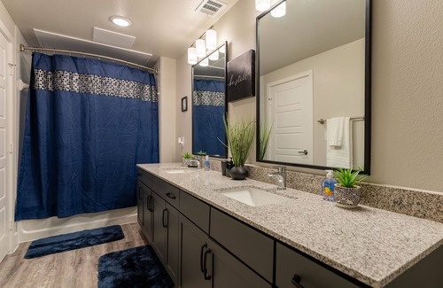 Rowlett Apartment | Cozy King Bed Suite Near the lake. Free Parking & W/D - B