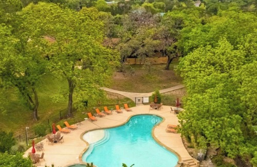 Medina Cabin | Cozy King Cabin: Texas Hill Country Resort/w Pool