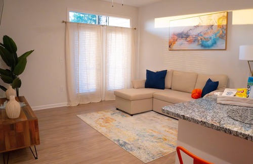 Concord Apartment | Cozy King Size Modern Suite