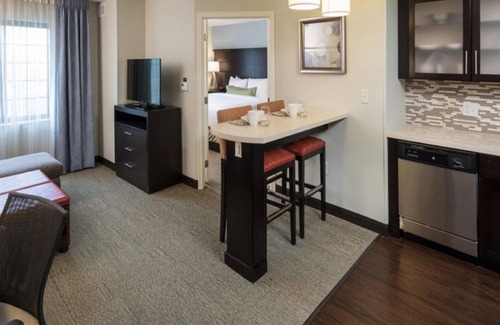 Wichita Falls Condo | Cozy King Suite | FREE Breakfast + Laptop-friendly