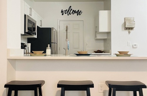 Atlanta Apartment | Cozy King Suite w/free parking - 15 mins from Downtown