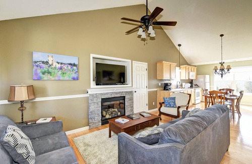 Taylorsville House | Cozy KY Escape with Hot Tub near the Bourbon Trail