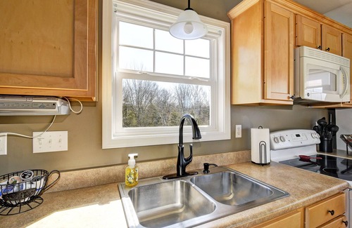 Taylorsville House | Cozy KY Escape with Hot Tub near the Bourbon Trail