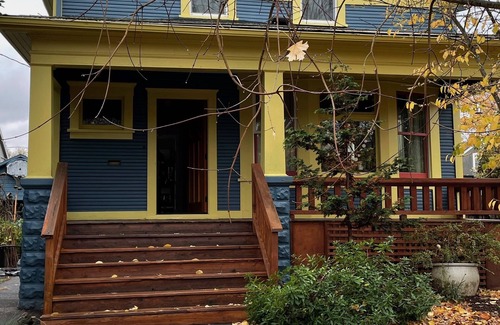 King Apartment | Cozy Lair-a close-in studio in a welcoming, safe and walkable neighborhood.