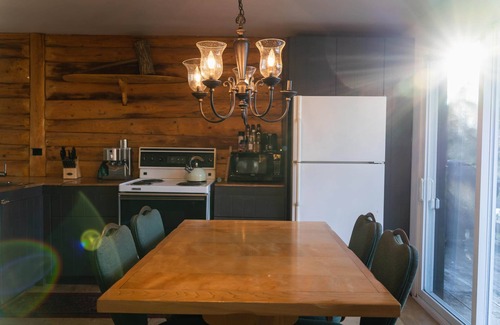 Huberdeau House | Cozy Lake Access Loj + Hot Tub & Fire Pit