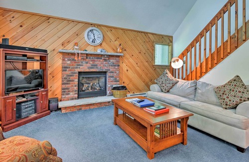 Hamlin House | Cozy Lake Ariel Home in a Nature Resorts Community!