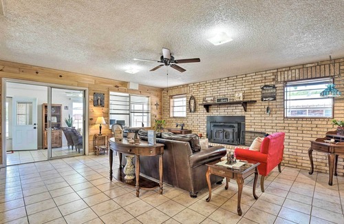 Brownwood House | Cozy Lake Brownwood Home w/ Boat Dock & Deck!