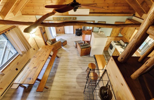 Greentown Cabin | Cozy Lake Cabin 3 with Boatdock