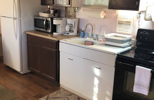 Buchanan Dam Cabin | Cozy Lake Cabin ; private Hot Tub , pool & kayaks possibly shared.