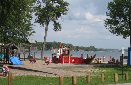 Cadillac Cottage | Cozy Lake Cadillac Cottage- Boat Dock And Sandy Beach-With Cold Air Conditioning