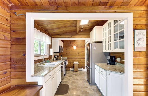 North Hero House | Cozy Lake Champlain Cottage w/Private Beach!