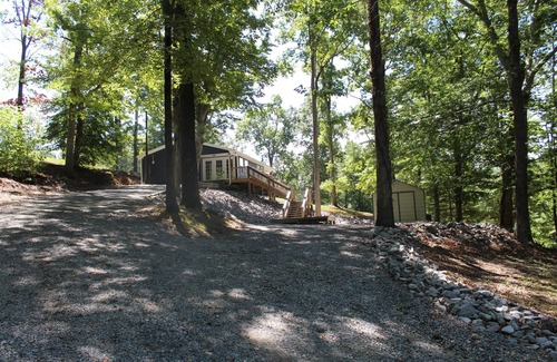 Cadiz Cottage | Cozy lake cottage minutes from Lake Barkley Resort and Land Between the Lakes.