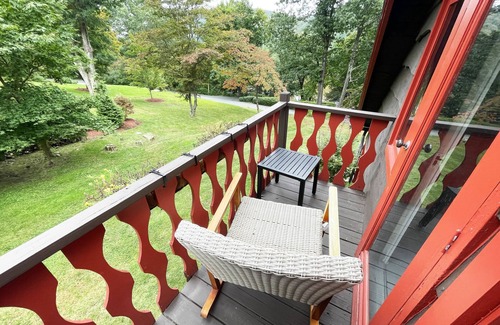 New Milford Cottage | Cozy Lake Cottage with Hot Tub, Views, Kayaks