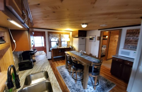 Freetown Cottage | Cozy Lake Front Cottage on Long Pond