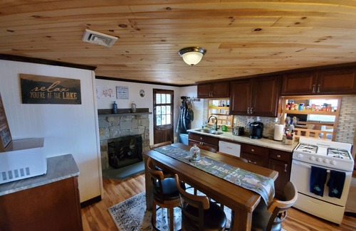 Freetown Cottage | Cozy Lake Front Cottage on Long Pond