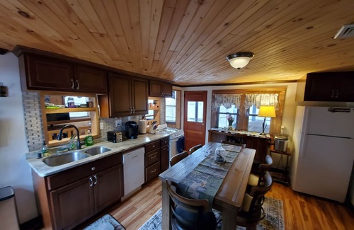 Freetown Cottage | Cozy Lake Front Cottage on Long Pond