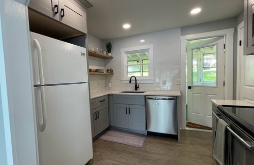 Honeoye Cottage | Cozy Lake Front Cottage