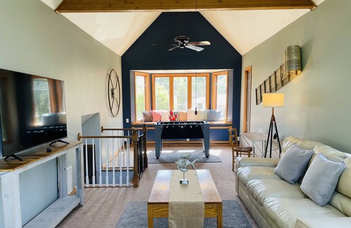 Channel Lake Cottage | Cozy Lake Front Getaway! Views/Fishing/Dogs Welcome/Skiing/Kayaks/Huge Yard!