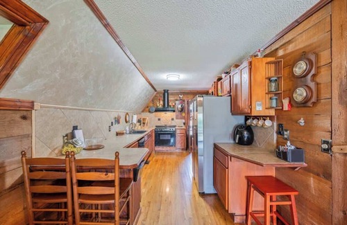 Linden Cabin | Cozy lake front hide away