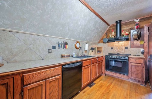 Linden Cabin | Cozy lake front hide away