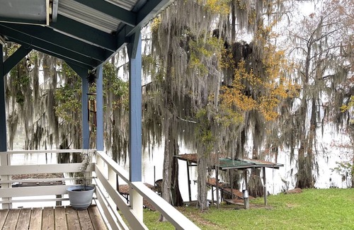 Votaw Cottage | Cozy Lake Front, Quiet, Relaxing, Beautiful View that feels like home