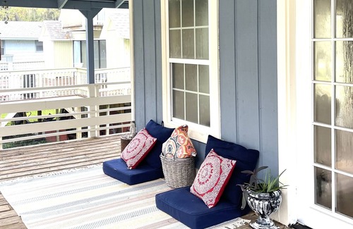 Votaw Cottage | Cozy Lake Front, Quiet, Relaxing, Beautiful View that feels like home