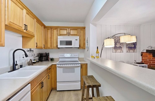 Lake Geneva Condo | Cozy Lake Geneva Retreat | Amenities | WiFi