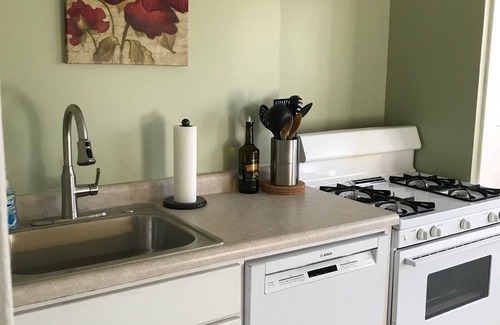 Southwest Minneapolis Apartment | Cozy Lake Harriet 2BR, great walking neighborhood yet min to downtown and MOA