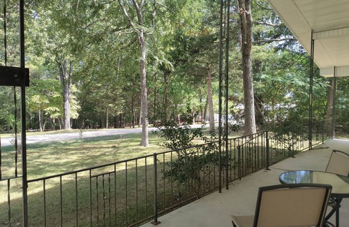 Diamond City House | Cozy Lake Home- Fishing Golfing Boating Relaxing!