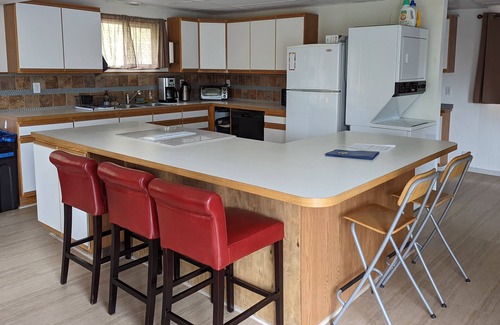 Wellpinit House | Cozy lake house escape w/covered deck to enjoy the views & close community beach