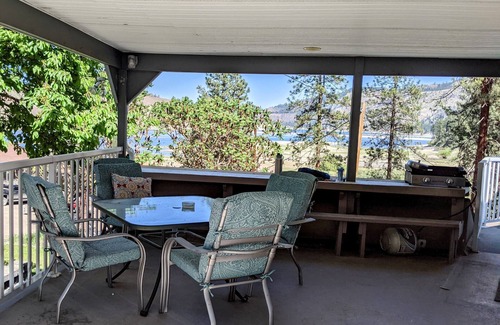 Wellpinit House | Cozy lake house escape w/covered deck to enjoy the views & close community beach