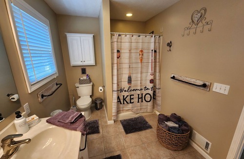 Lake City House | Cozy Lake House Hideaway w/hot tub