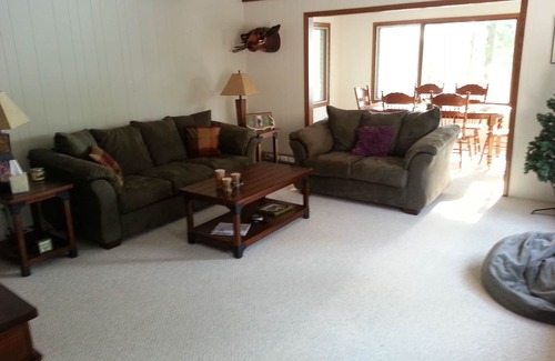Kiel House | Cozy lake house, less than 1 hour from Lambeau Field and the 2025 NFL draft.