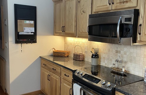 Mount Sunapee Cottage | Cozy lake house on gorgeous Lake Sunapee and 3.5 miles from Mt. Sunapee