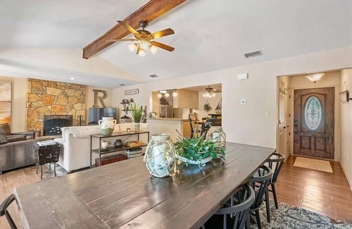 Bowie House | Cozy Lake House right on Amon G Carter Lake