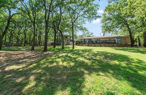 Bowie House | Cozy Lake House right on Amon G Carter Lake
