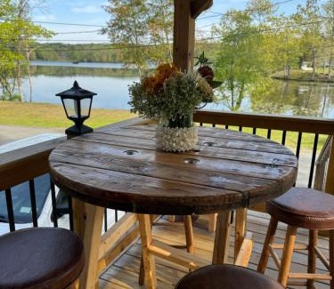 Nassau House | Cozy lake house