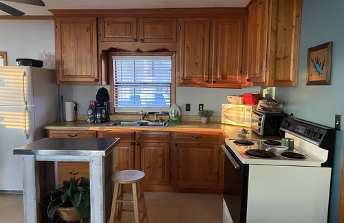 Chatham House | Cozy Lake House with Amazing Views Close to Hooks Marina