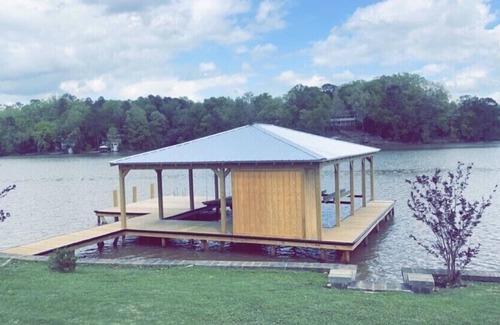Jackson House | Cozy lake house with huge boat dock