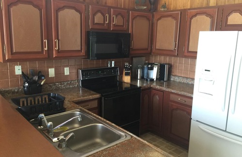 Verdi Cabin | Cozy Lake House with water on 3 sides! Walking distance to the Golf Course!