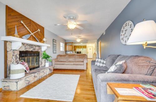 Lake Ozark Apartment | Cozy Lake Ozark Condo Rental with Grill, Pool Access