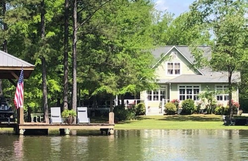 Ashville Cottage | Cozy Lake refuge to relax and restore!