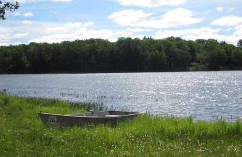 Lupton Cabin | Cozy Lake Side Cabin