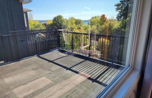 Oro-Medonte House | Cozy Lake Simcoe Retreat: Beach, Skiing, & Relaxation Minutes from Barrie!