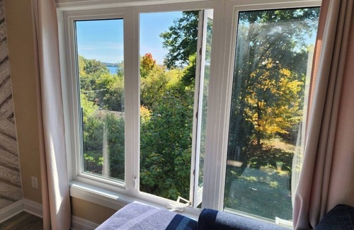 Oro-Medonte House | Cozy Lake Simcoe Retreat: Beach, Skiing, & Relaxation Minutes from Barrie!