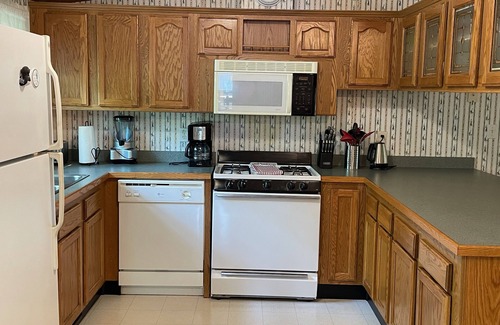 Blodgett Landing House | Cozy Lake Sunapee House With Lake View