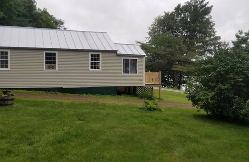 Hubbardton House | Cozy Lake View House