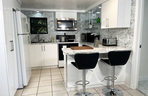 Pembroke Park House | Cozy Lake View 2 Bedroom House