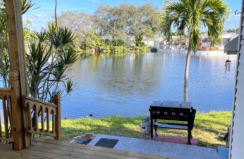 Pembroke Park House | Cozy Lake View 2 Bedroom House